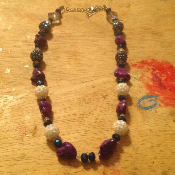 WOMANS BLINGY NECKLACE