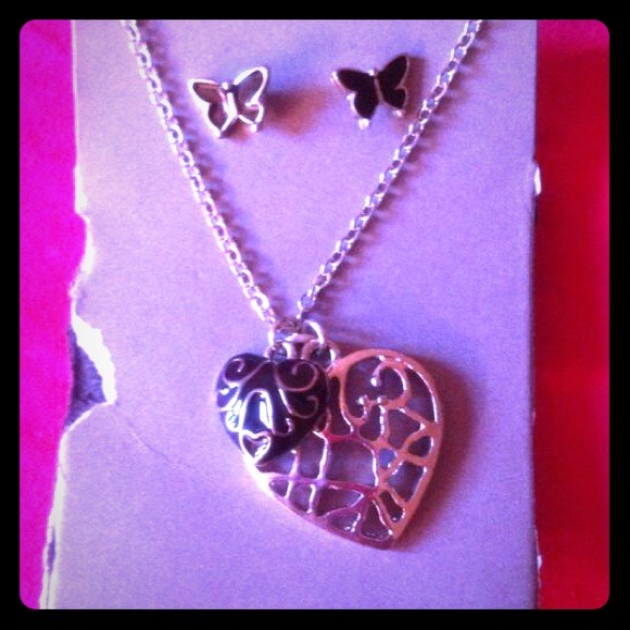 Jewelry Set - Picture 1 of 1