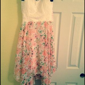 Size medium, fits about a 4