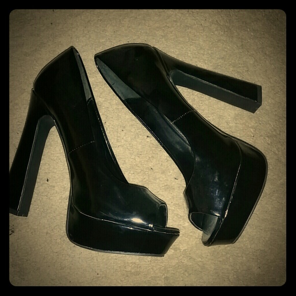 Black heels - Picture 1 of 4