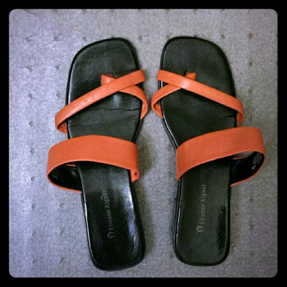 Flat leather sandals