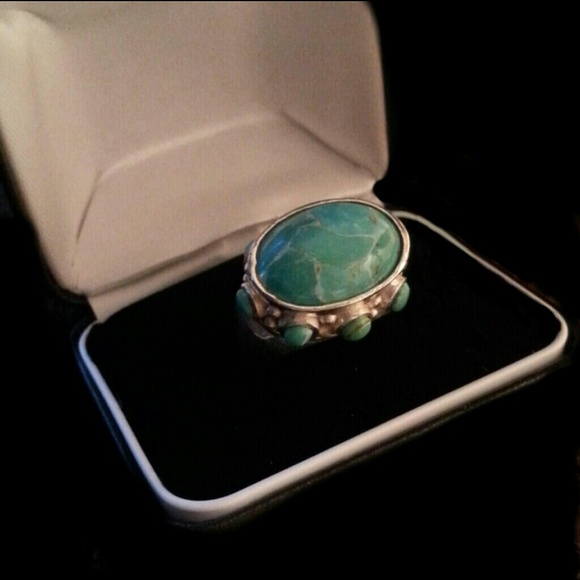 Beautiful Turquoise Ring - Picture 2 of 3