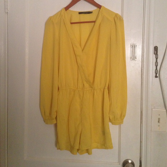 Brighter Days Romper - Picture 2 of 3