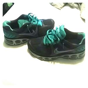 Nike fly wire running shoes