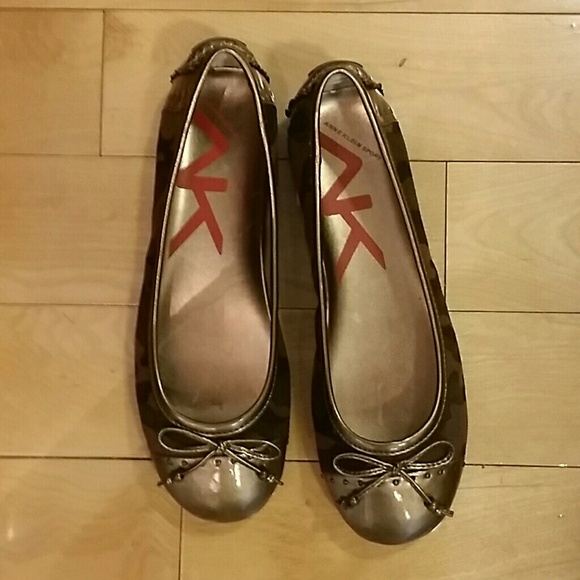 Anne Klein flats NWOT