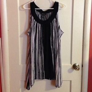 Cute sleeveless black and white tunic