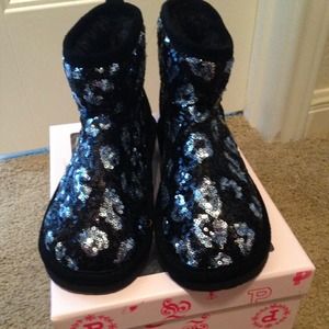 SOLD Brand new Victoria's Secret pink house boots