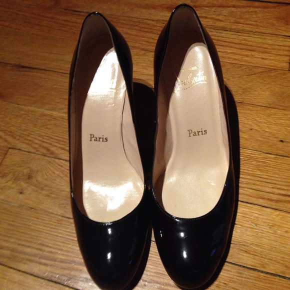Christian Louboutin Shoes - Christian Louboutin classic pumps