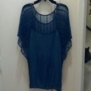 Torqoise lacey top.