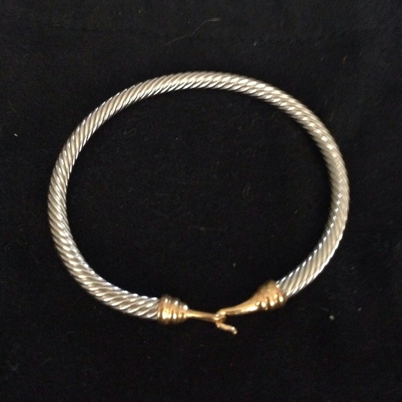 Cable hook bracelet