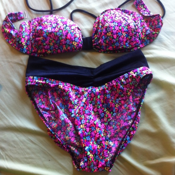 *REDUCED* Floral bikini