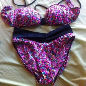*REDUCED* Floral bikini