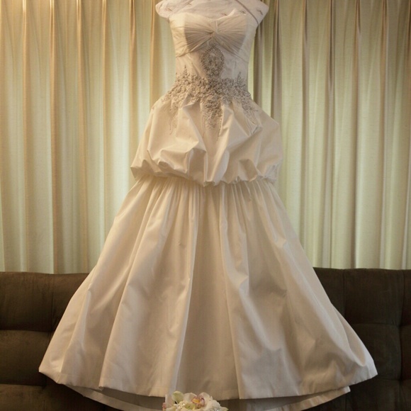 Monique Lhuillier wedding dress - Picture 2 of 8