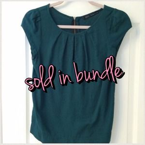 🎀sold in bundle🎀Green Shirt by Zara with Keyhole