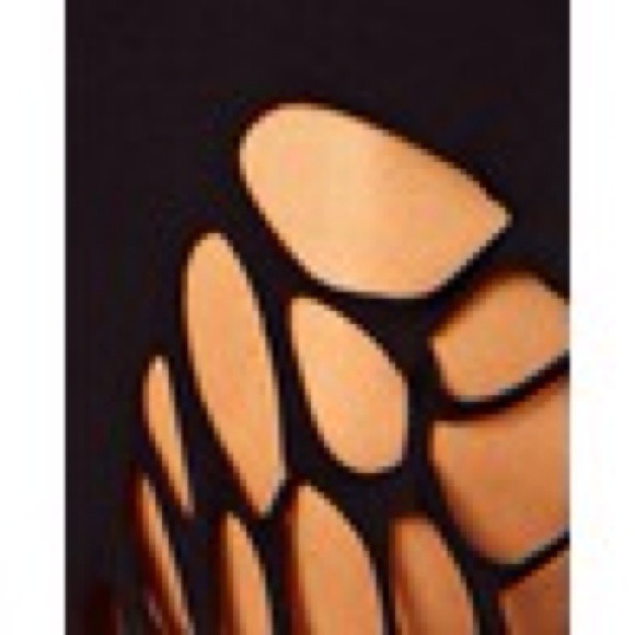 NEW Cut Out Angel Wing Tee in Black - Picture 3 of 4