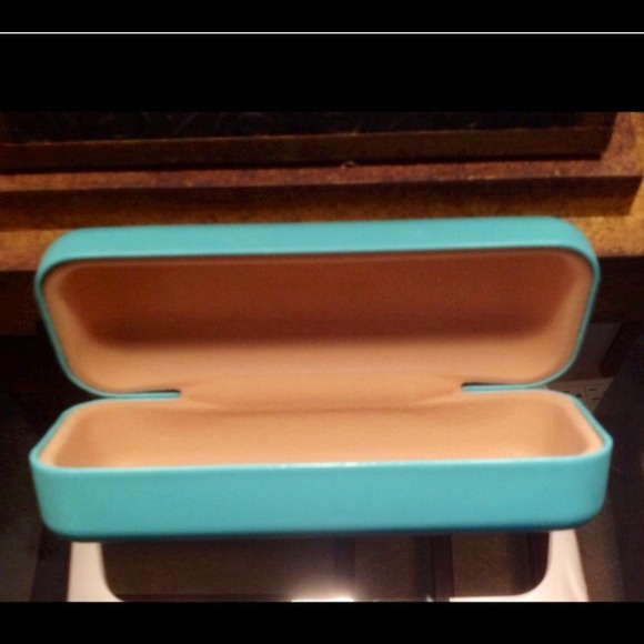 SOLD 💎 Tiffany & Co. Eyeglass case 💎 HOST PICK - Picture 2 of 4