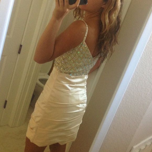 💘HOST PICK💘 short formal dress NEVER WORN! - Picture 2 of 2