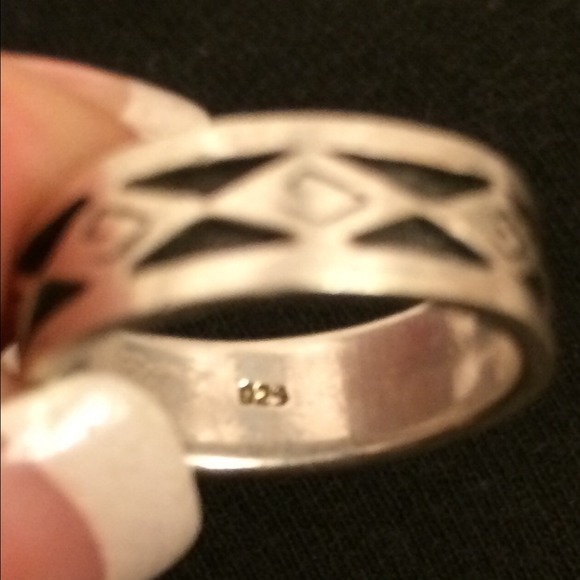 Silver ring - Picture 2 of 2