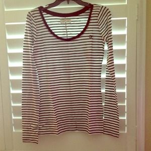 Round Neck/Stripe Tshirt. Size M.