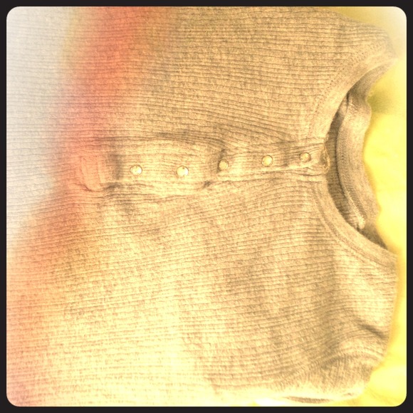 Gray shirt - Picture 1 of 1