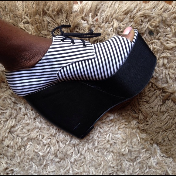 Shoes - Picture 2 of 3