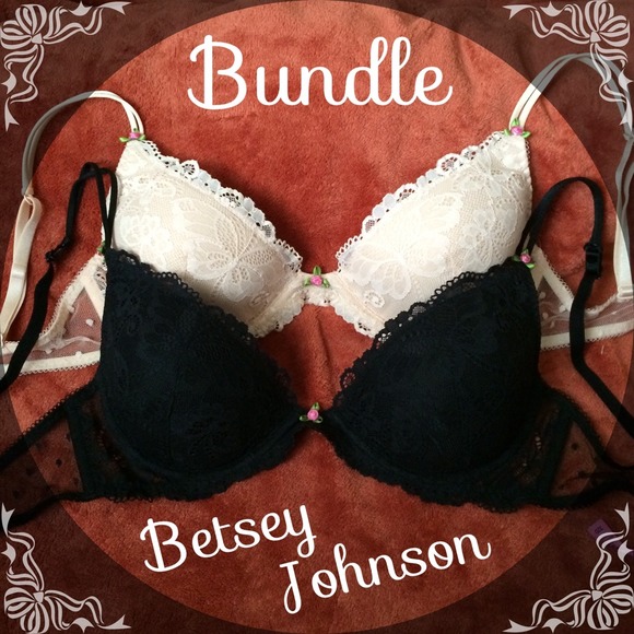 Bundle💝of 2 Betsey Johnson Bras 32D