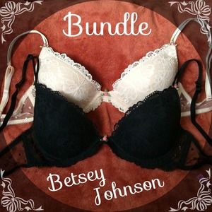 Bundle💝of 2 Betsey Johnson Bras 32D
