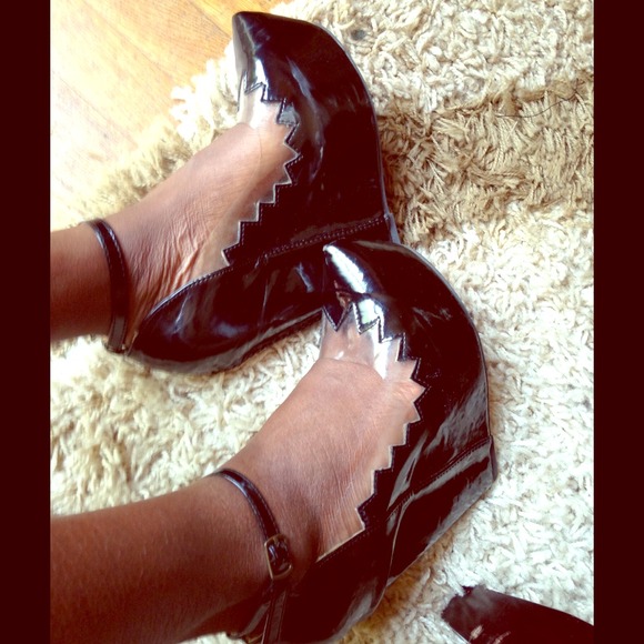 Shoe by wild rose