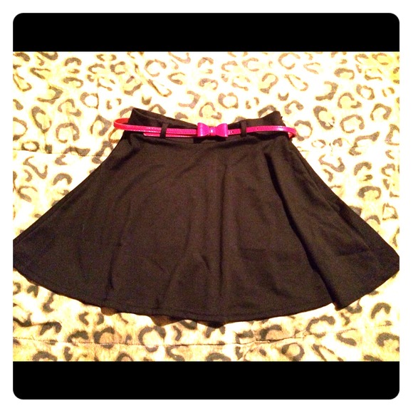 Black skater skirts with a red bow belt. - Picture 1 of 1