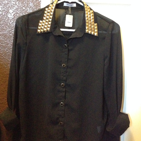 super cute flowy button up top