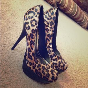 Gorgeous pumps cheetah platform heels