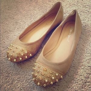 ❤️ SOLD❤️ Very pretty spike flats
