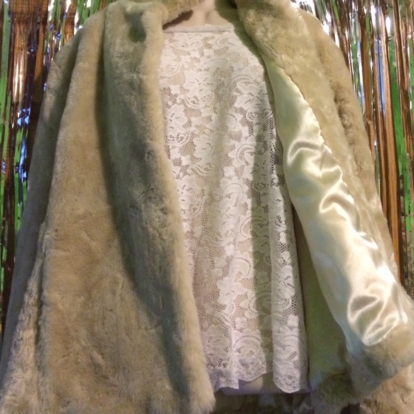 🔥🔥Faux Fur Coat Cole B Original🔥🔥 - Picture 2 of 3