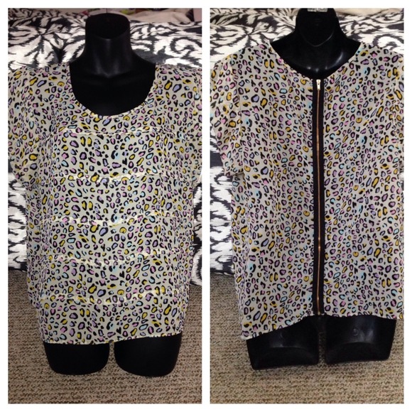 🚫SOLD🚫Colorful, fun tops' - Picture 2 of 3