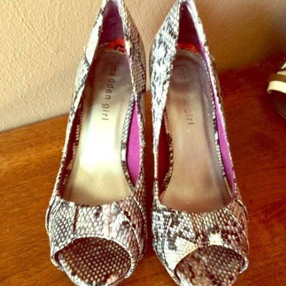 3.5" Snake Skin Heels