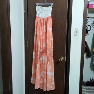 Gorgeous maxi dress!