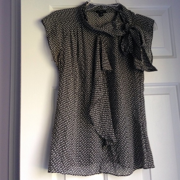 Silk sleeveless black & white print blouse