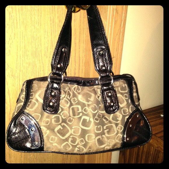 Guess purse! Good condition!