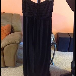 Black 2X maxi dress never worn before with detail!