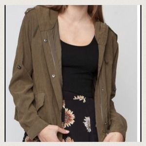 35 pp 💕 Brandy Melville Hailey Jacket