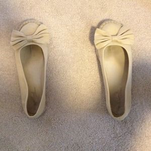 Natural cream bow tie flat shoes