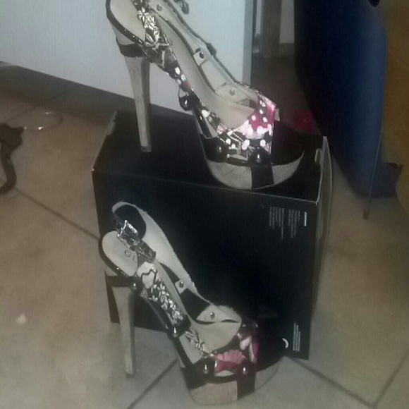 Guess floral heels