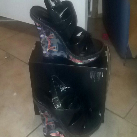 Black with floral wedges