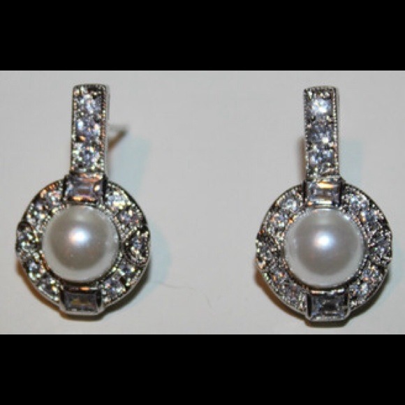 Earrings - Picture 1 of 1