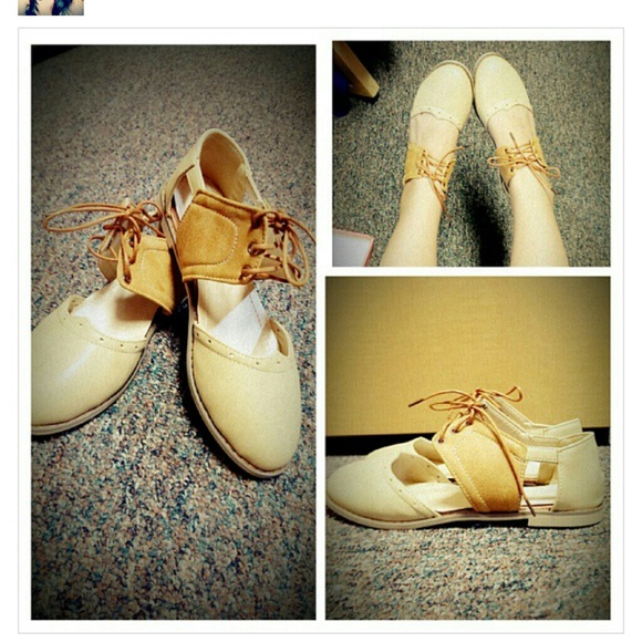 Cute cutout lace up sandals size 5.5