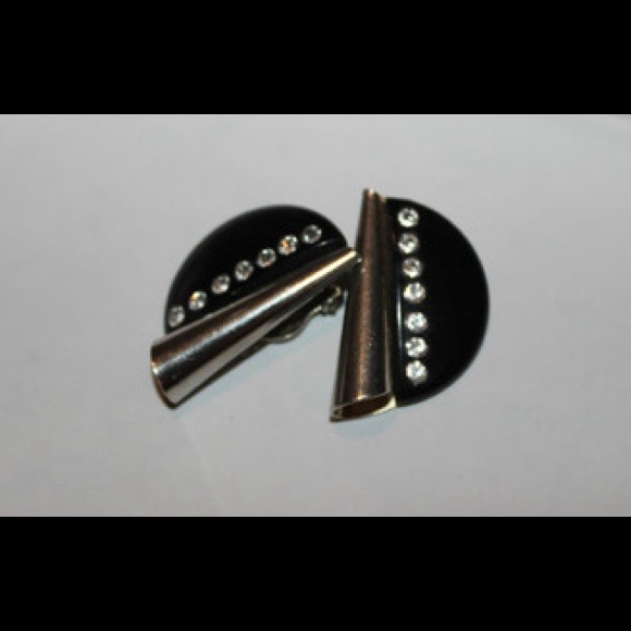 Earring - Picture 1 of 1