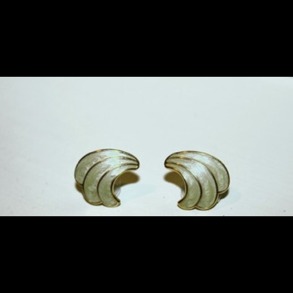 Earrings - Picture 1 of 1