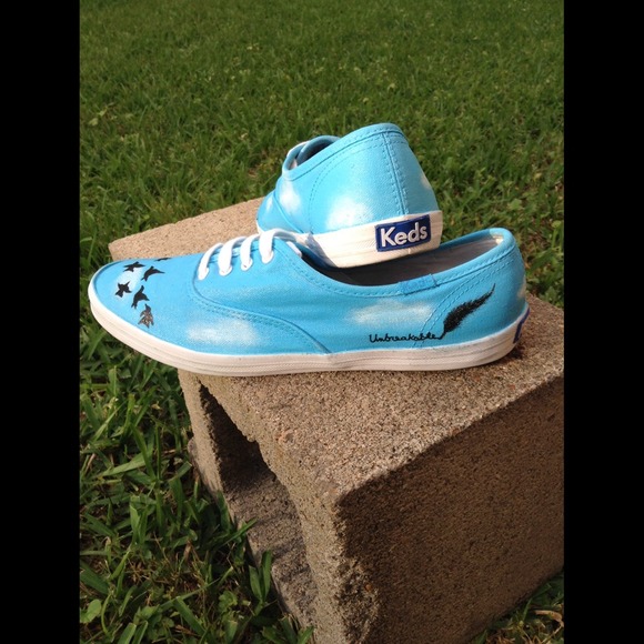 NEW flying birds in the sky custom made shoes - Picture 3 of 4