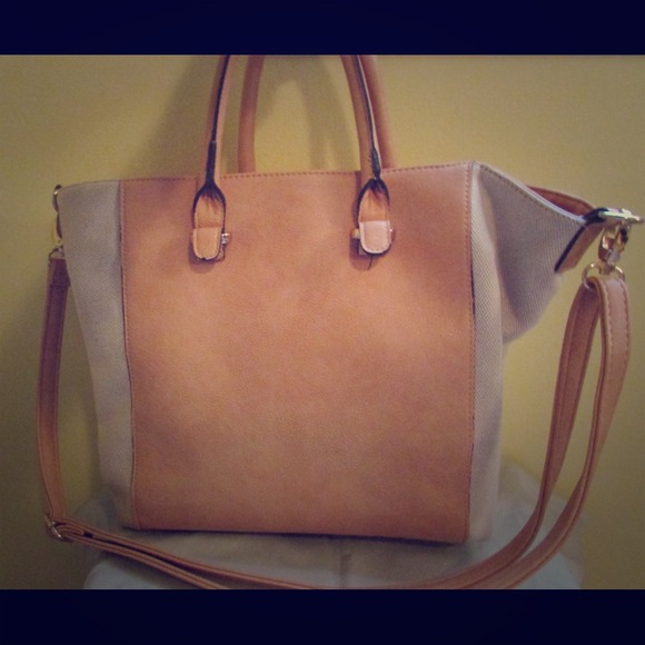 Great side saddle bag! From Francesca's!