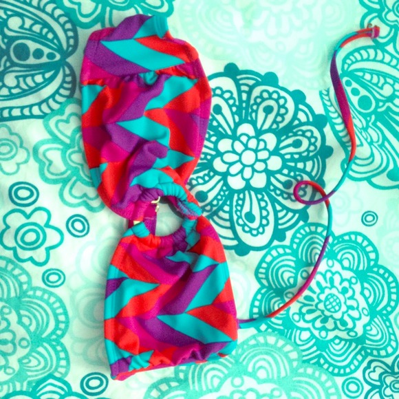 Strap/less bathing suit top